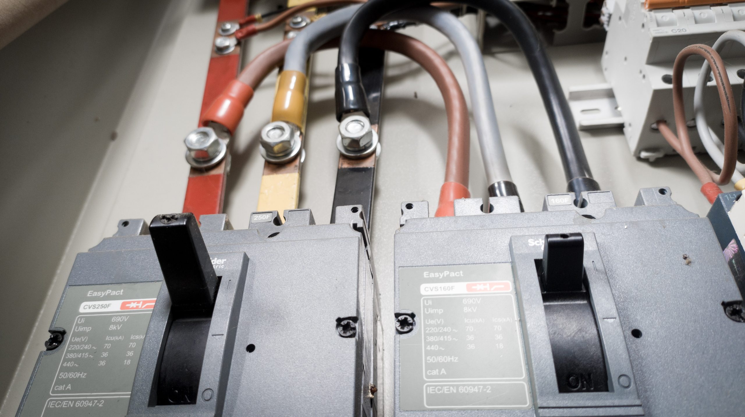 circuit-breakers-were-installed-in-main-panel-distribution_16069286