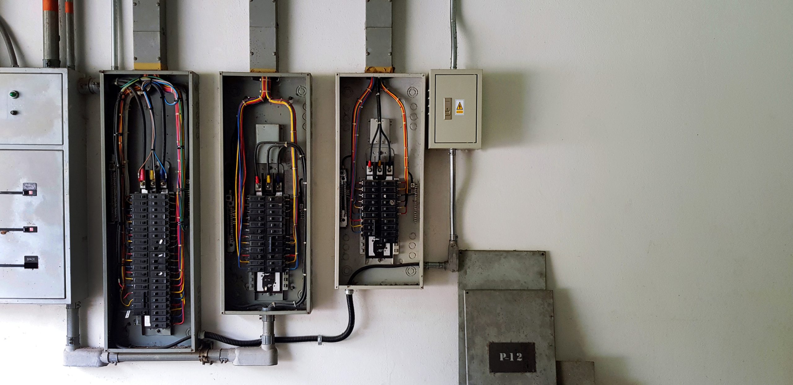 many-circuit-breaker-for-distribute-electricity-in-building_21630403
